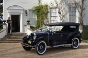 More great colour contrasts with this 1962 burgundy Bentley S2 and a beautiful 1925 dark blue Oakland Open Tourer